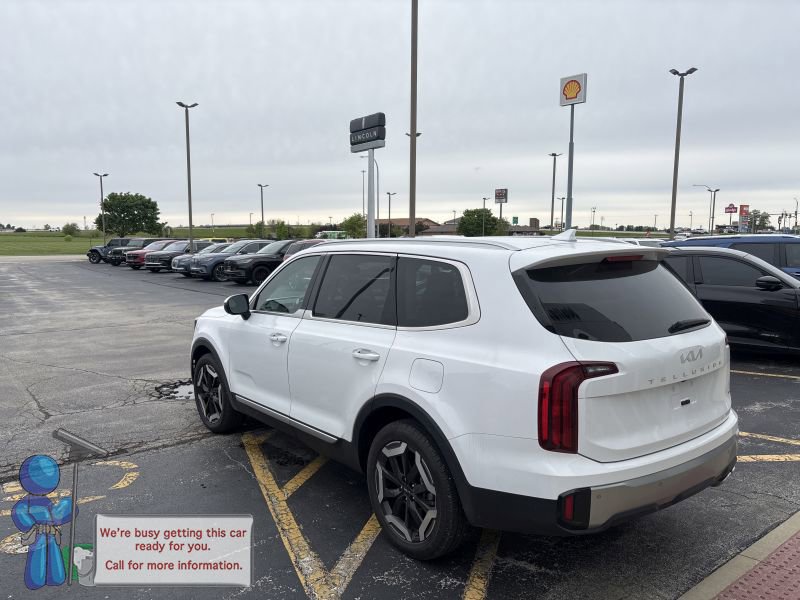 Used 2025 Kia Telluride S AWD/4WD image 3