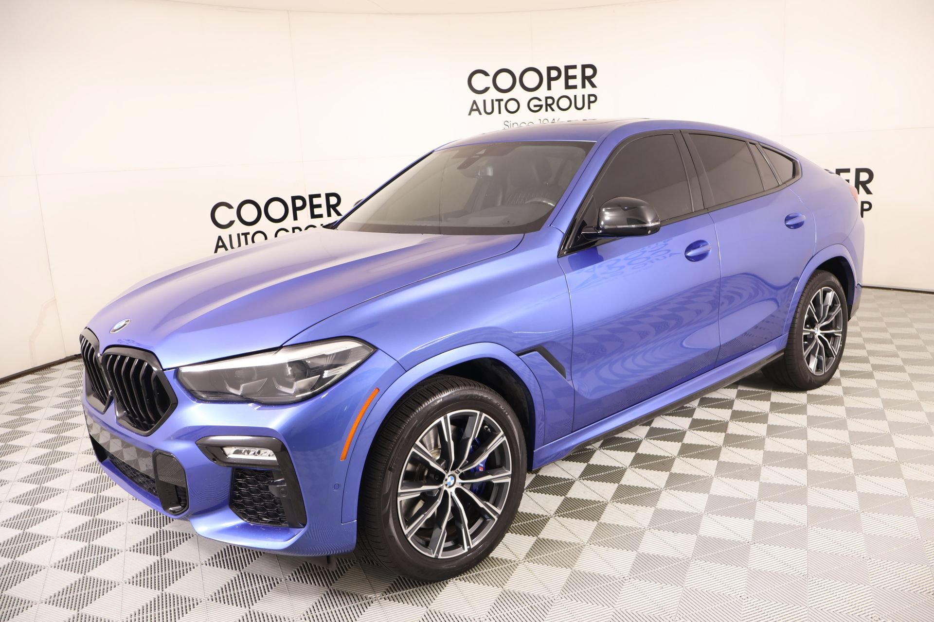 Used 2020 BMW X6 M50i w/ Premium Package AWD/4WD image 11