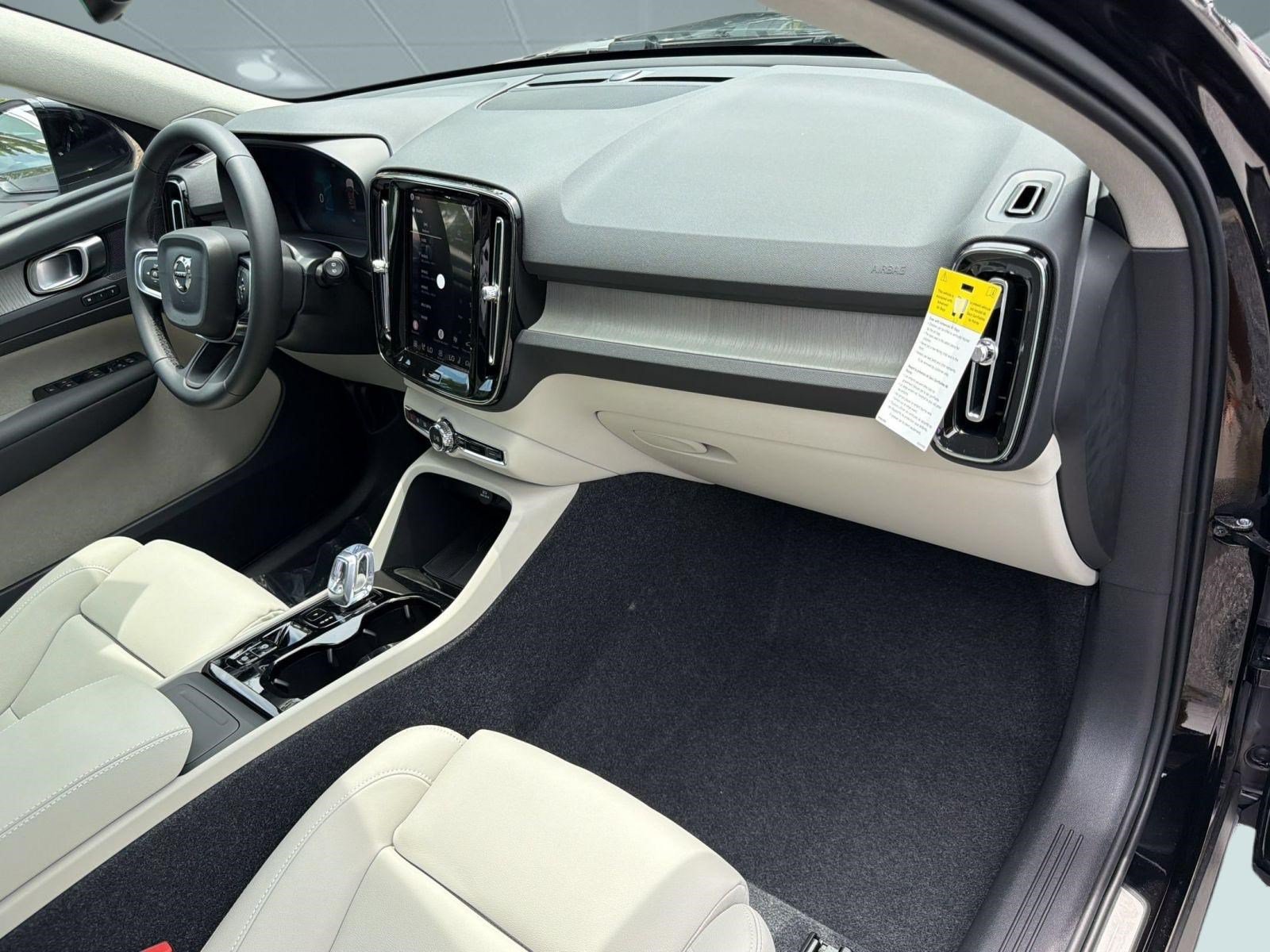 New 2026 Volvo XC40 B4 Plus w/ Climate Package FWD image 31