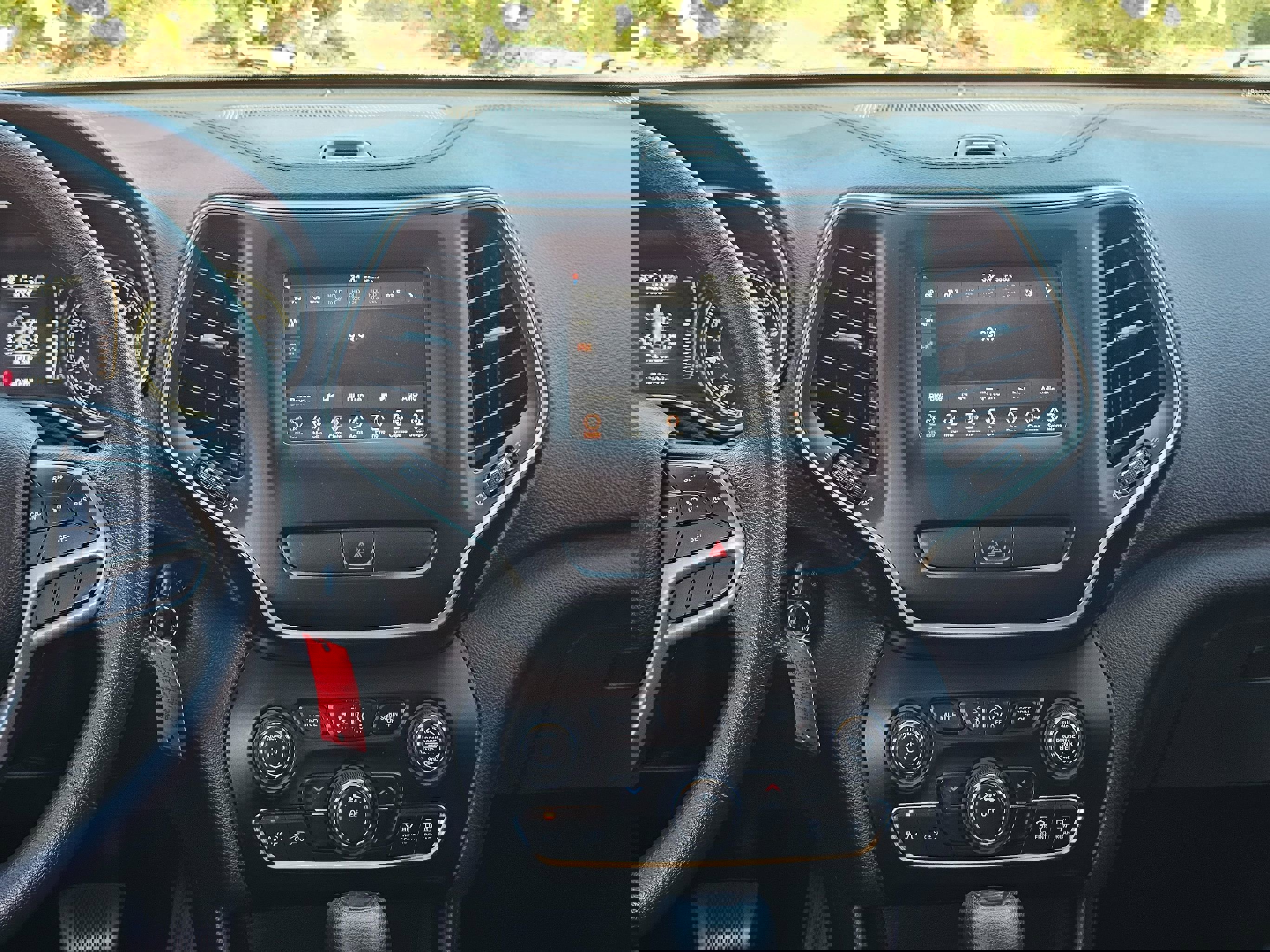 Used 2019 Jeep Cherokee Latitude w/ Popular Appearance Group image 23