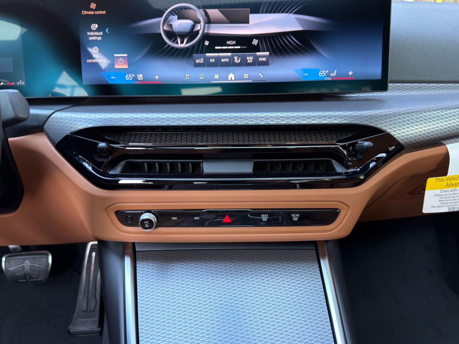 New 2026 BMW 330i Sedan w/ M Sport Package RWD image 25