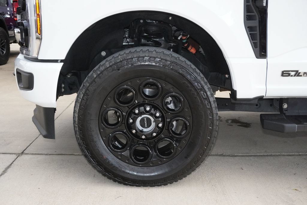 Used 2025 Ford F250 XLT w/ Black Appearance Package AWD/4WD image 11