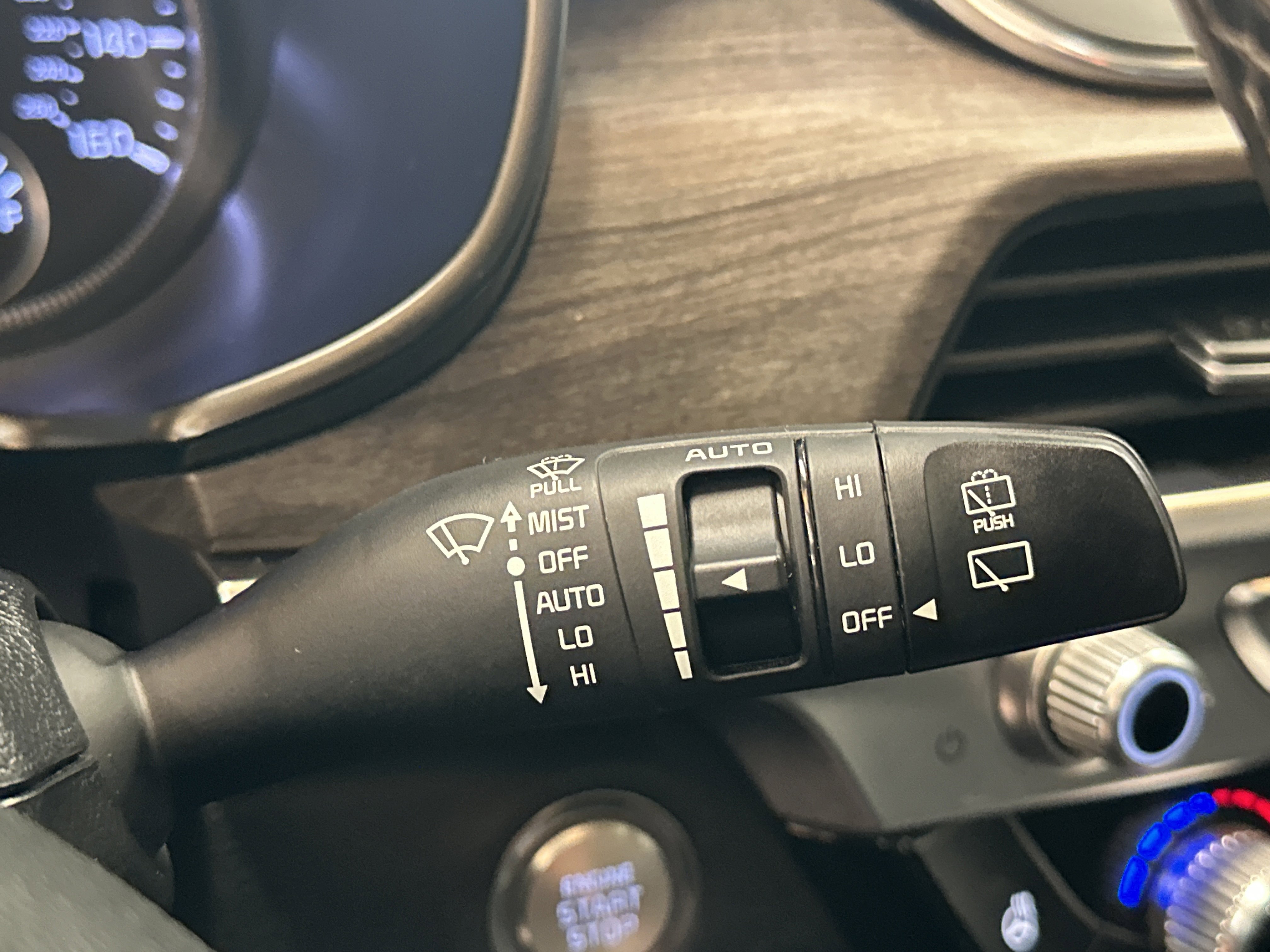 Used 2020 Kia Telluride SX w/ SX Prestige Package image 40