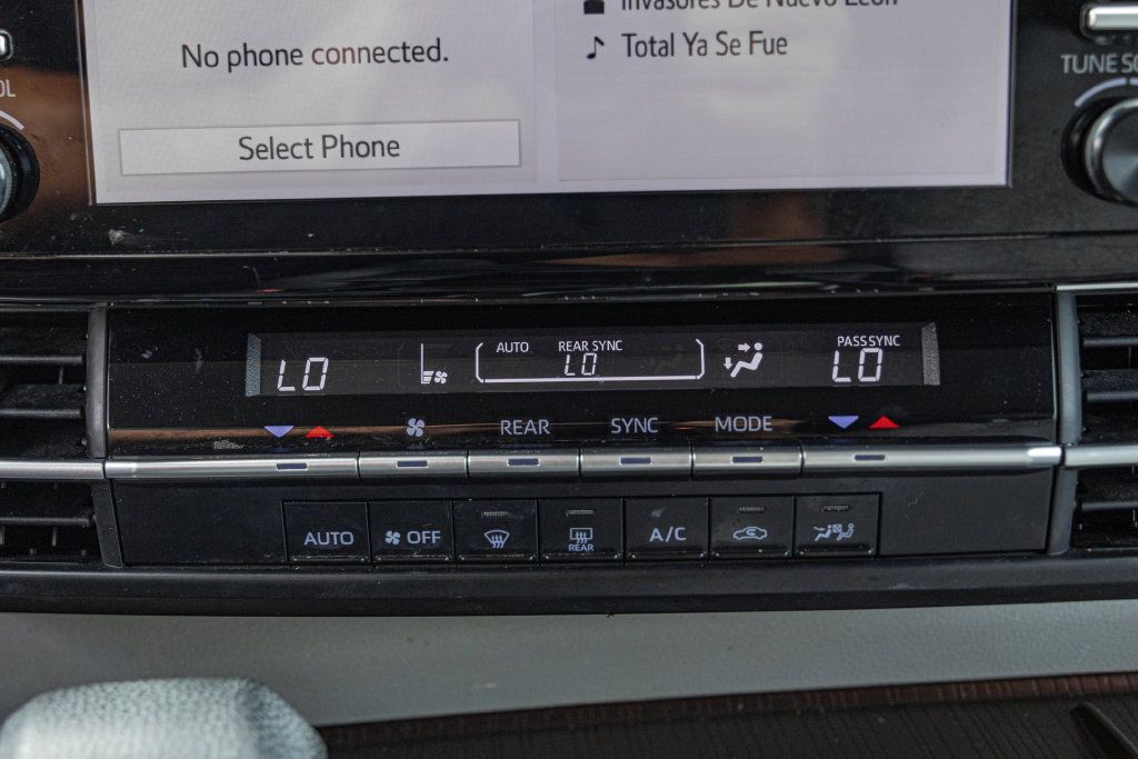 Used 2021 Toyota Sienna LE FWD image 18