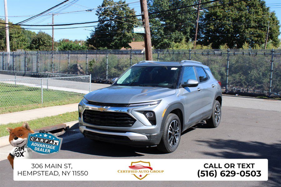 Used 2025 Chevrolet TrailBlazer LT AWD/4WD image 3