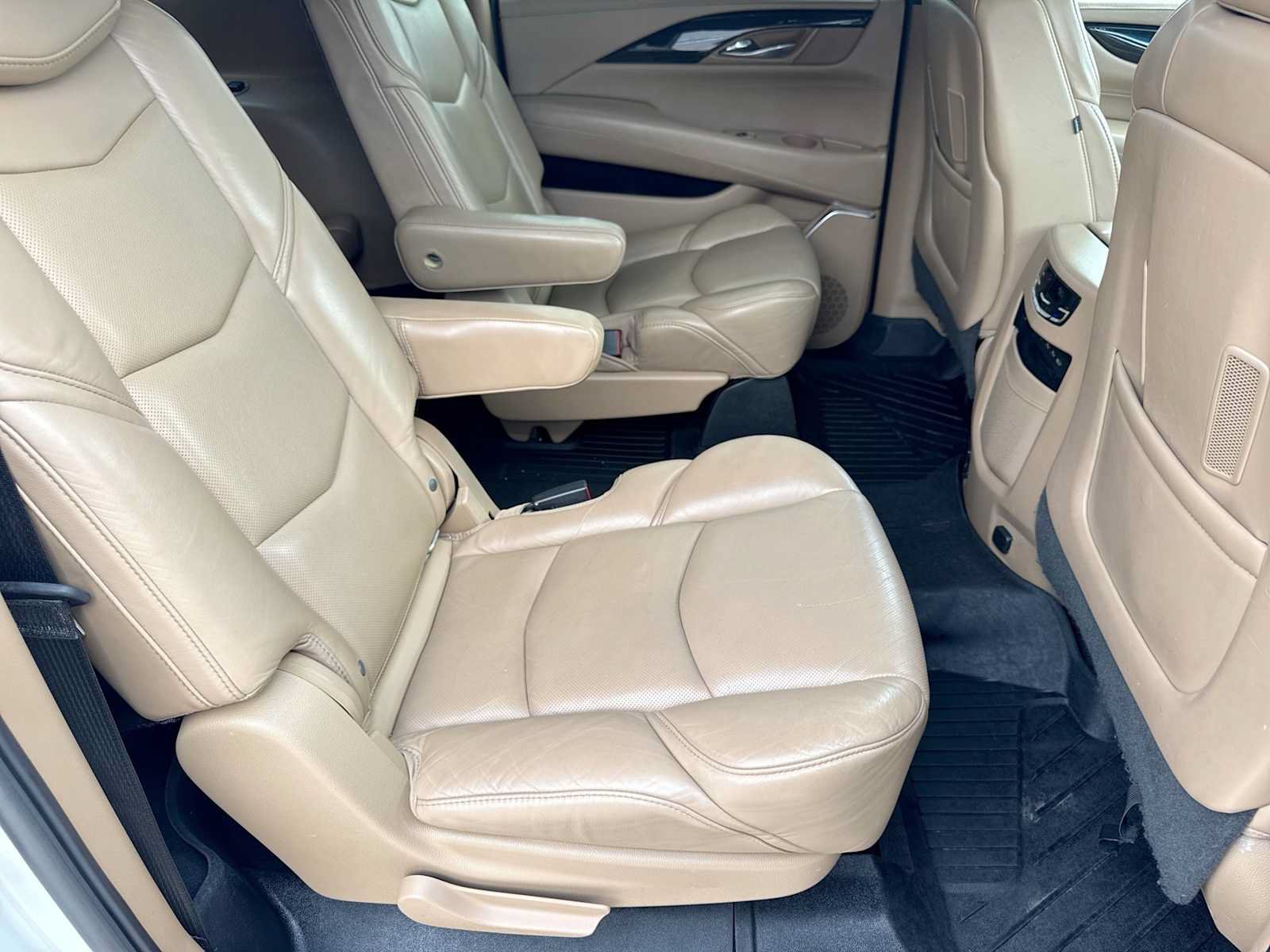 Used 2018 Cadillac Escalade ESV Platinum AWD/4WD image 19