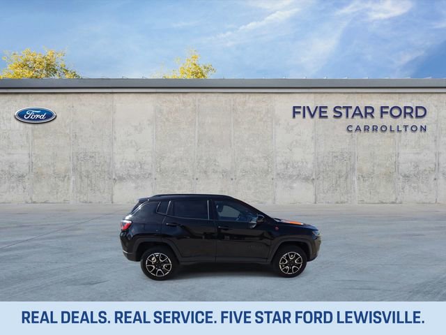 Used 2024 Jeep Compass Trailhawk image 9