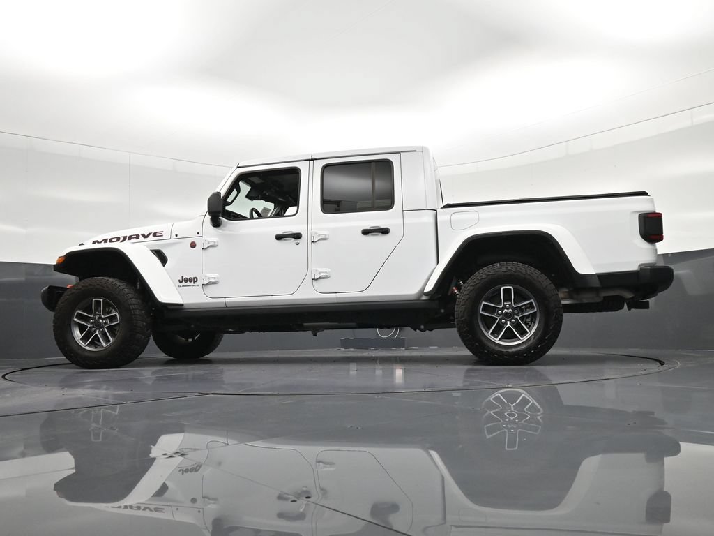 Used 2025 Jeep Gladiator Mojave w/ Convenience Group AWD/4WD image 34
