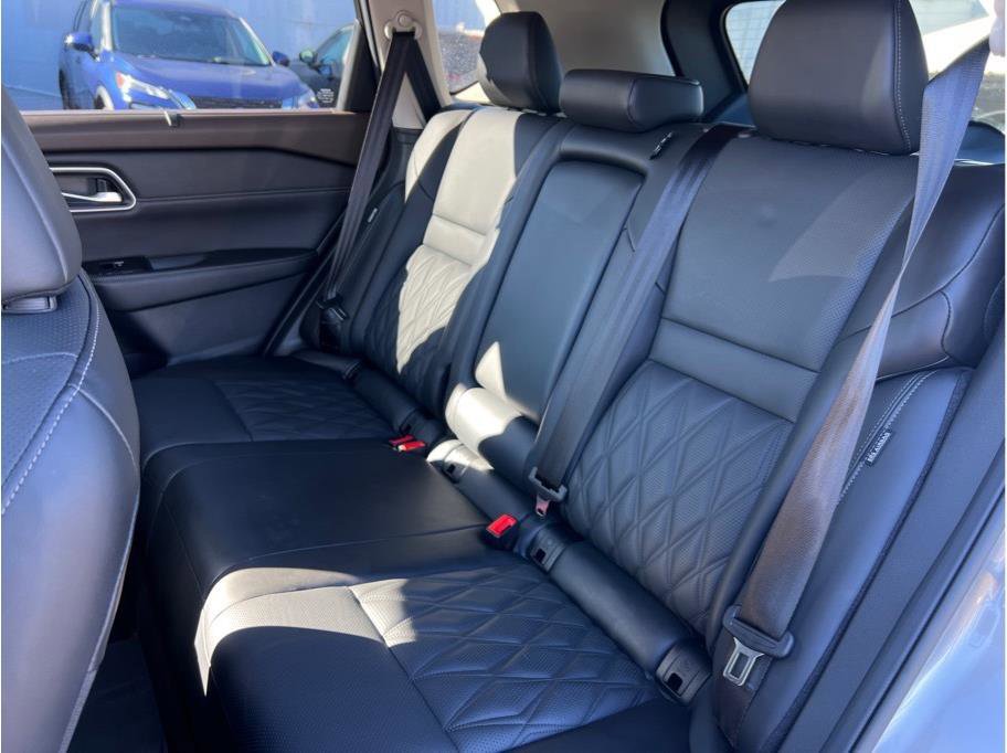 Used 2022 Nissan Rogue Platinum w/ Head-Up Display Package image 9