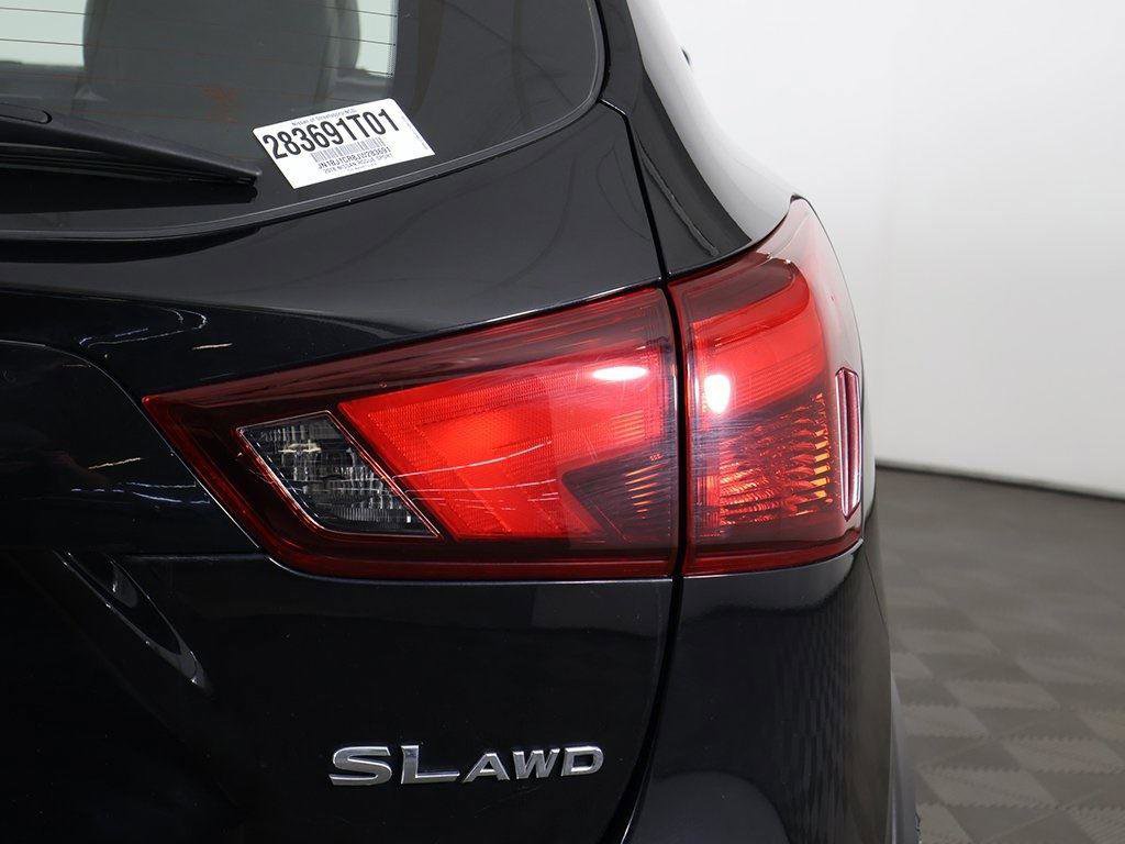 Used 2018 Nissan Rogue Sport SL w/ SL Premium Package image 16