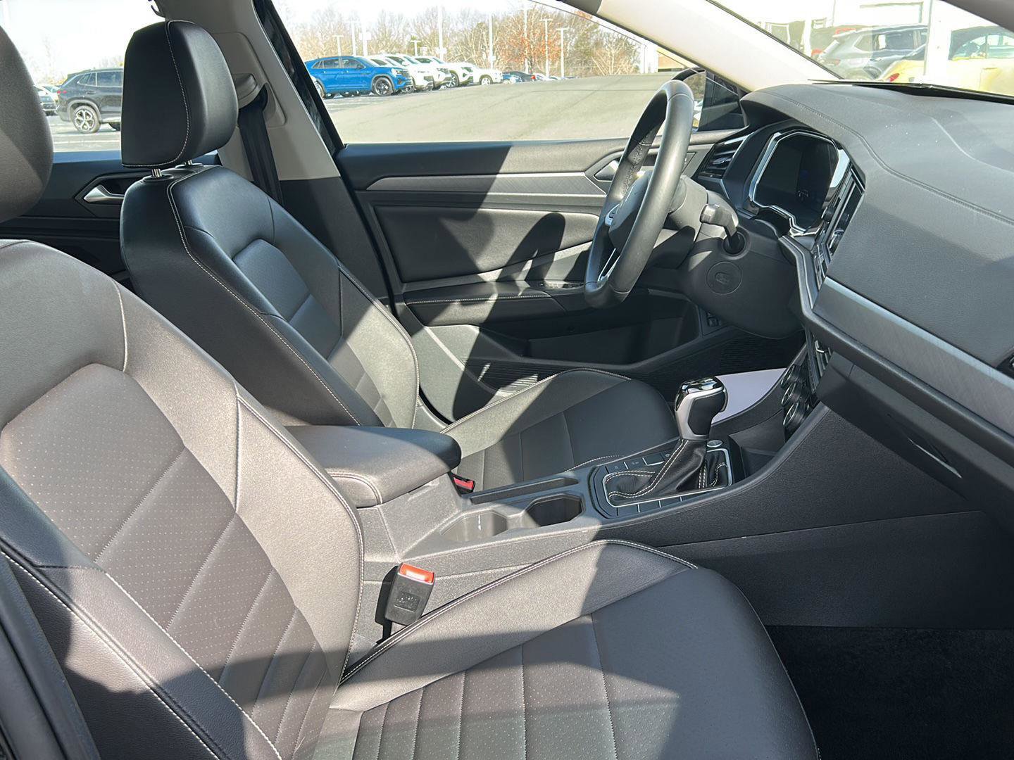 Used 2024 Volkswagen Jetta SE image 18