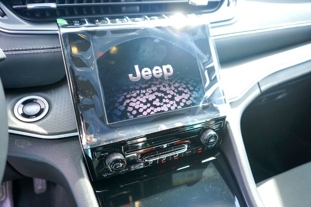 New 2026 Jeep Grand Cherokee Laredo RWD image 17