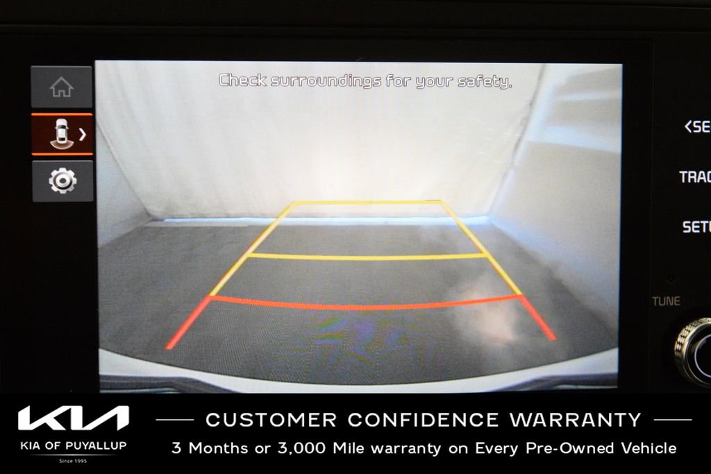 Used 2024 Kia Carnival LX FWD image 23