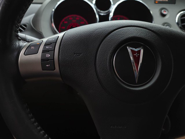 Used 2006 Pontiac Solstice Convertible w/ Premium Package RWD image 18