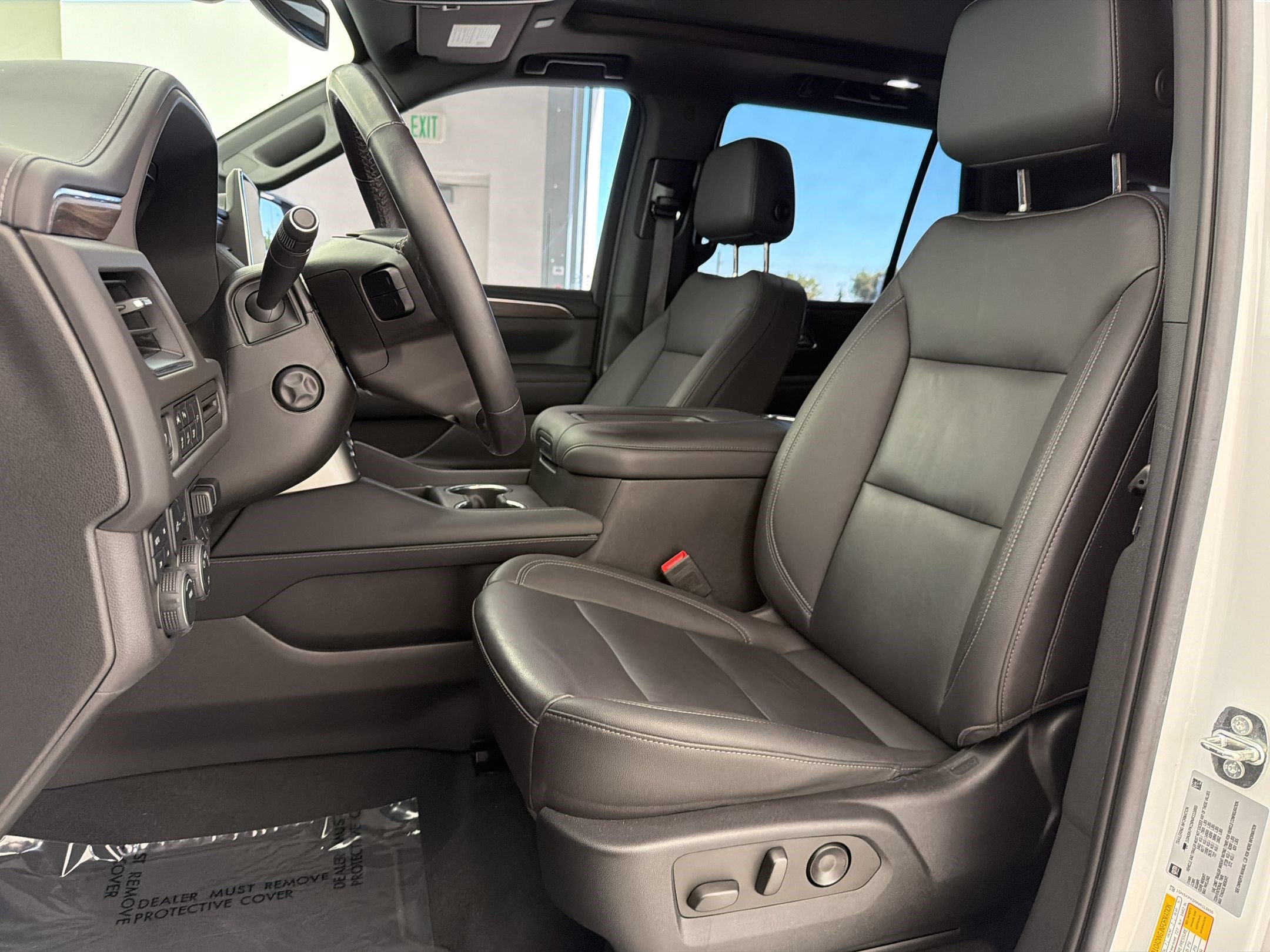 Used 2022 Chevrolet Tahoe Z71 w/ Luxury Package AWD/4WD image 5