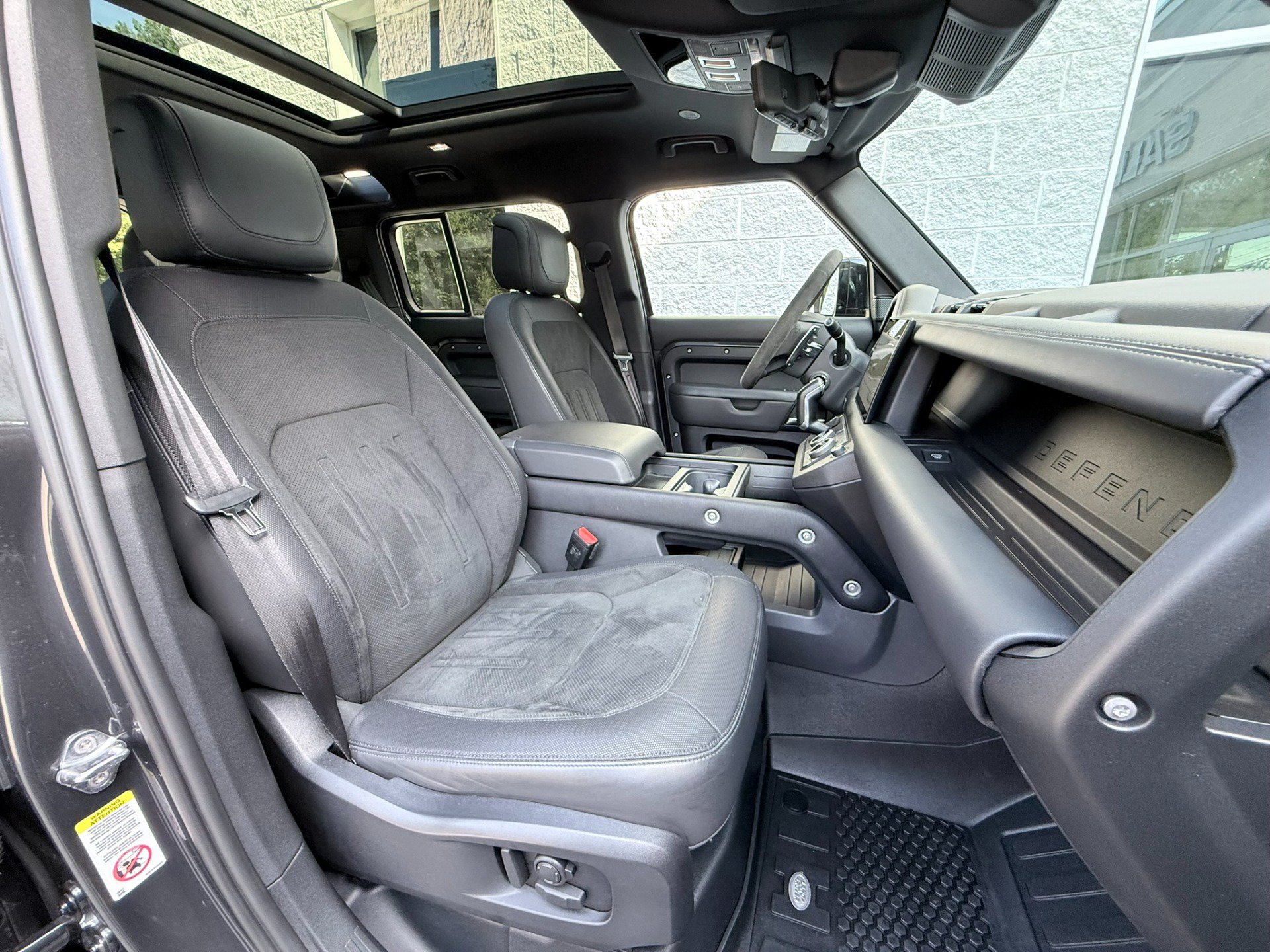 Used 2023 Land Rover Defender 110 AWD/4WD image 43