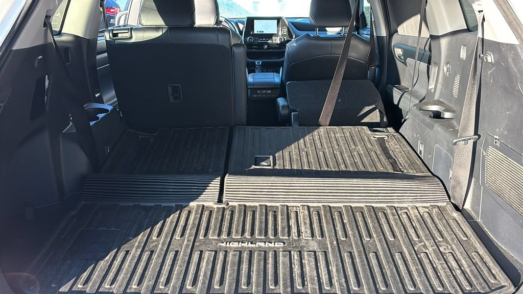 Used 2025 Toyota Highlander XLE AWD/4WD image 33