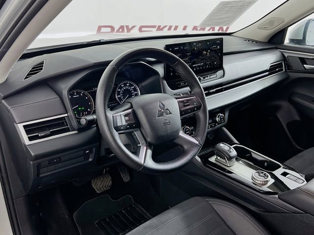 Used 2025 Mitsubishi Outlander SE AWD/4WD image 37