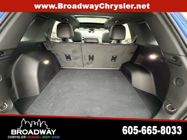 Used 2025 Chevrolet Equinox ACTIV w/ Safety and Technology Package image 11