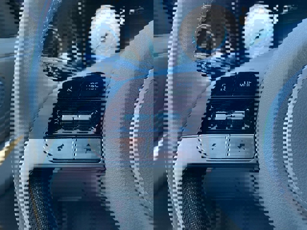 Used 2025 Hyundai Elantra SEL image 15