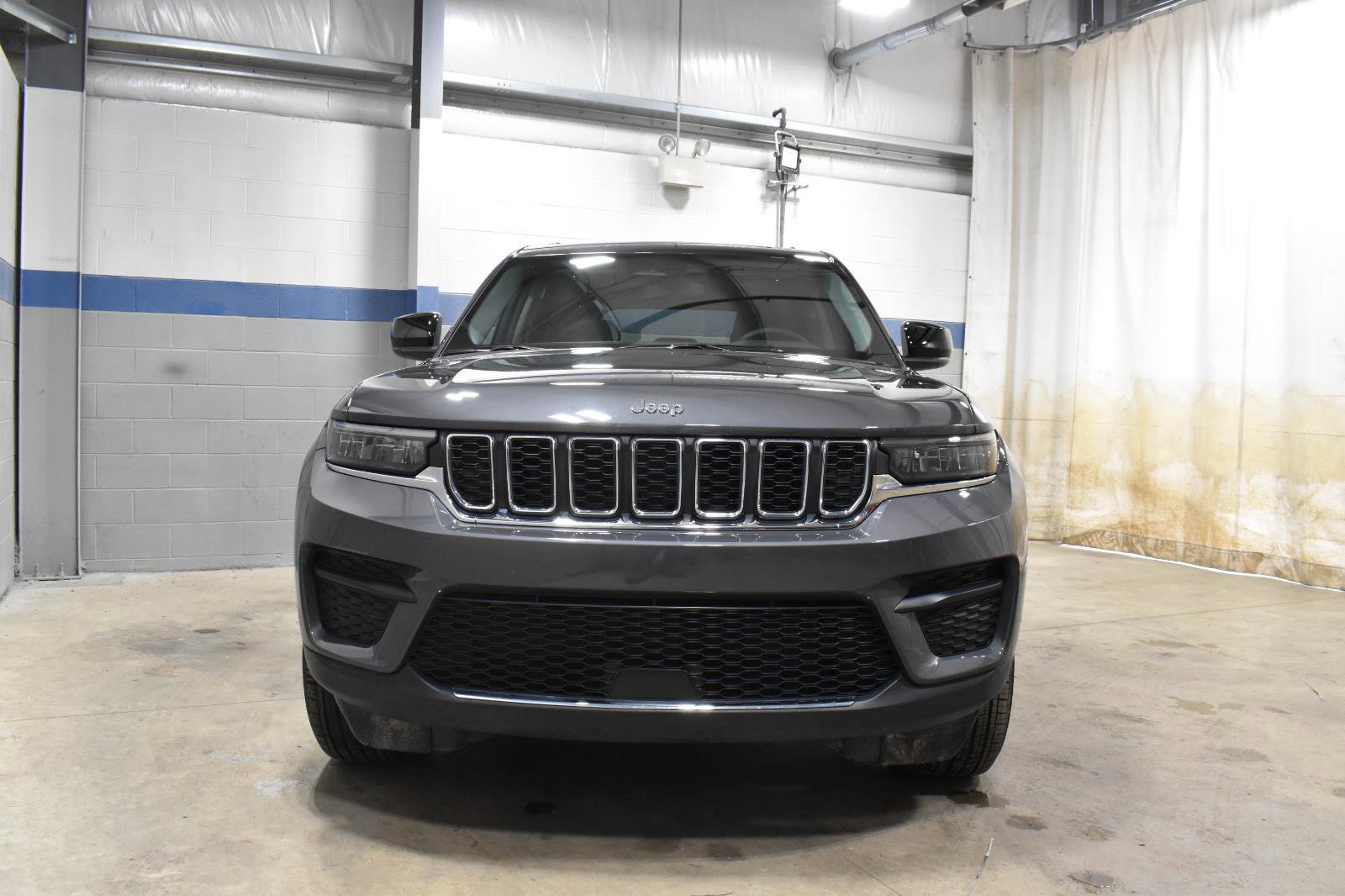 Used 2024 Jeep Grand Cherokee Laredo X AWD/4WD image 31