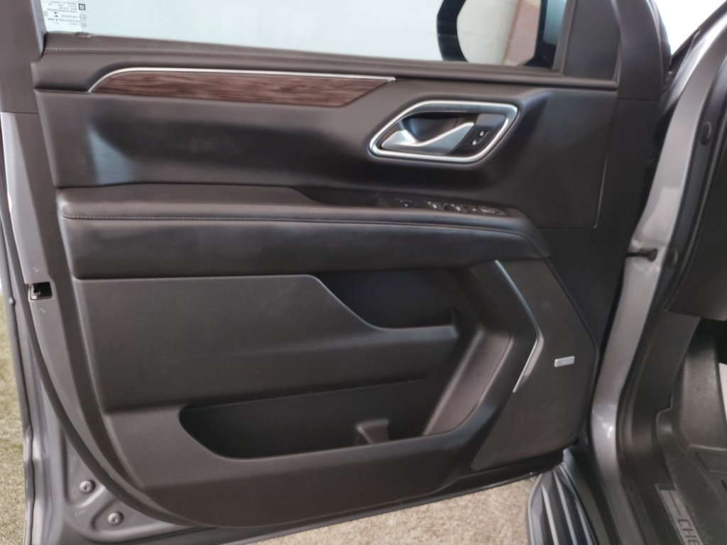 Used 2022 Chevrolet Suburban LT RWD image 23