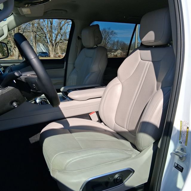 Used 2024 Jeep Wagoneer L Series III w/ Flexible Seating Group image 12