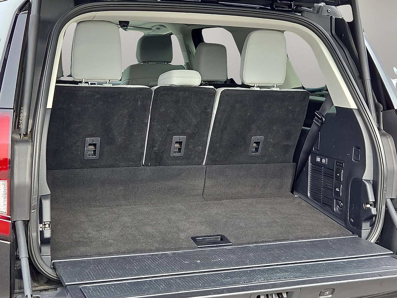 Used 2025 Ford Expedition Platinum AWD/4WD image 8