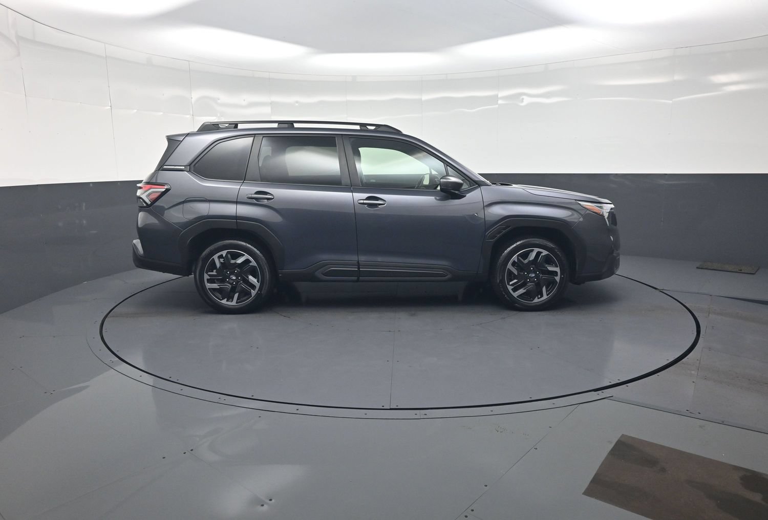 Used 2025 Subaru Forester Limited AWD/4WD image 2