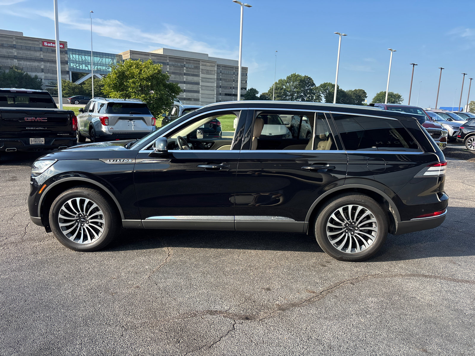 Used 2021 Lincoln Aviator Reserve w/ Equipment Group 201A AWD/4WD image 4
