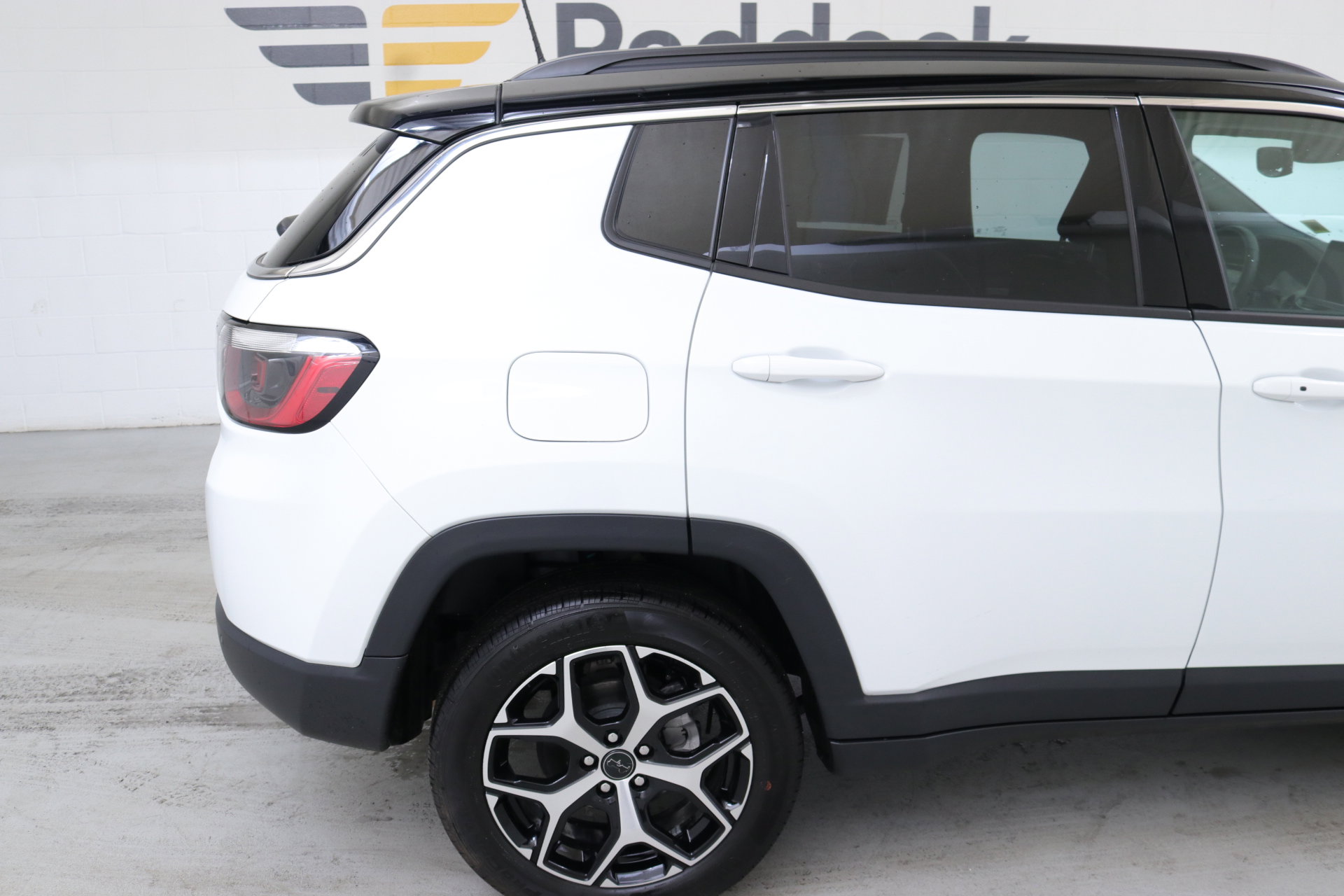Used 2025 Jeep Compass Limited image 10