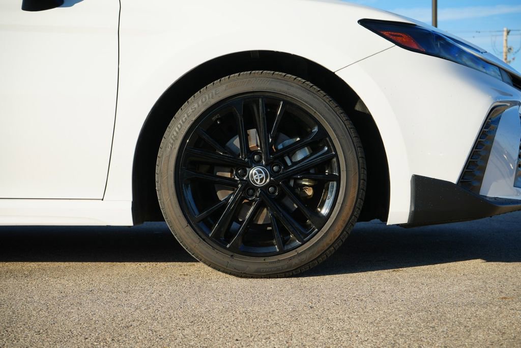 Used 2025 Toyota Camry SE w/ Convenience Package image 9