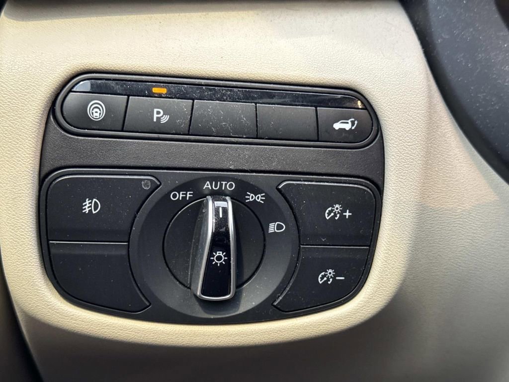 Used 2019 INFINITI QX50 Essential w/ Premium Heat Package image 28