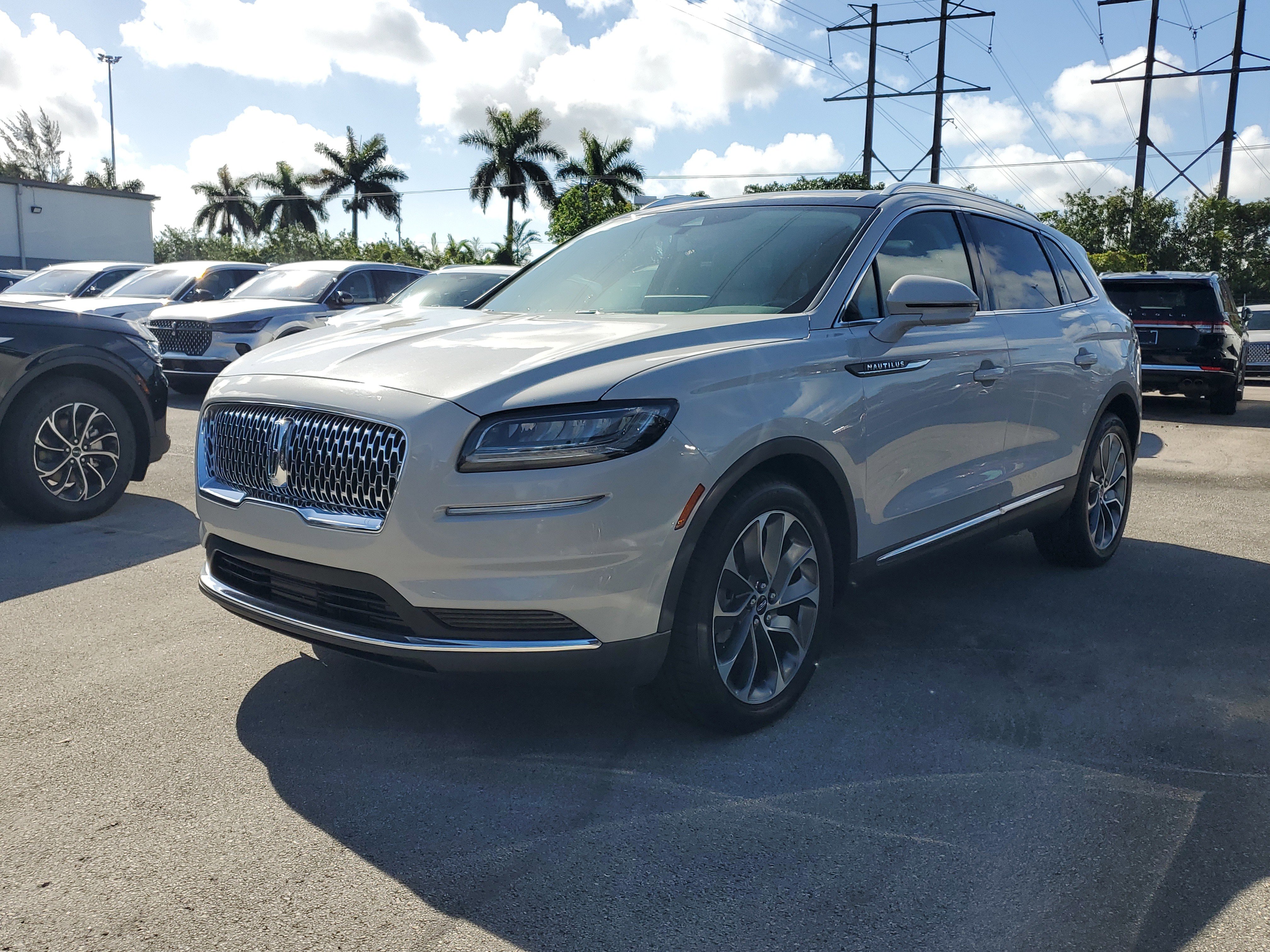 Certified 2022 Lincoln Nautilus Reserve image 3