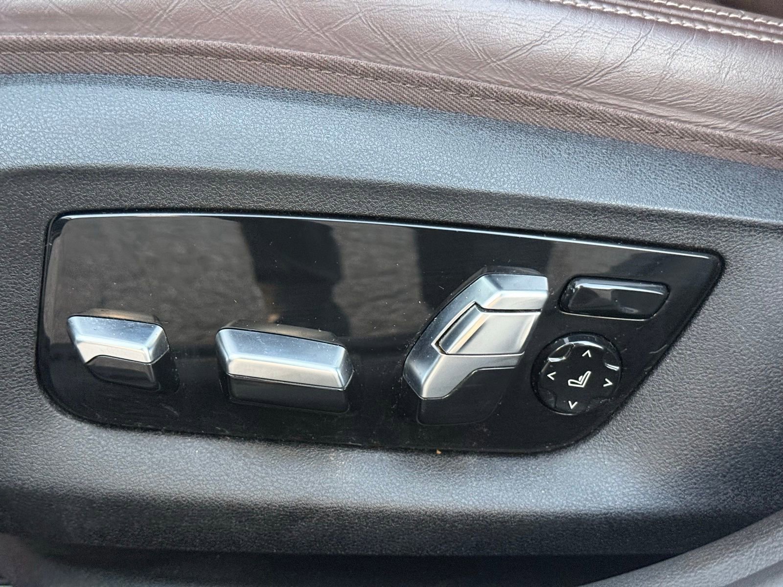 Used 2019 BMW 540i w/ Convenience Package RWD image 17