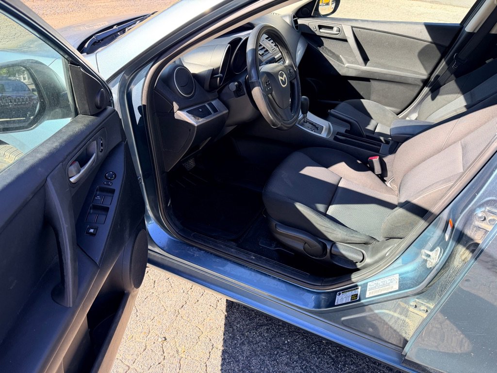Used 2010 MAZDA MAZDA3 i Touring image 11