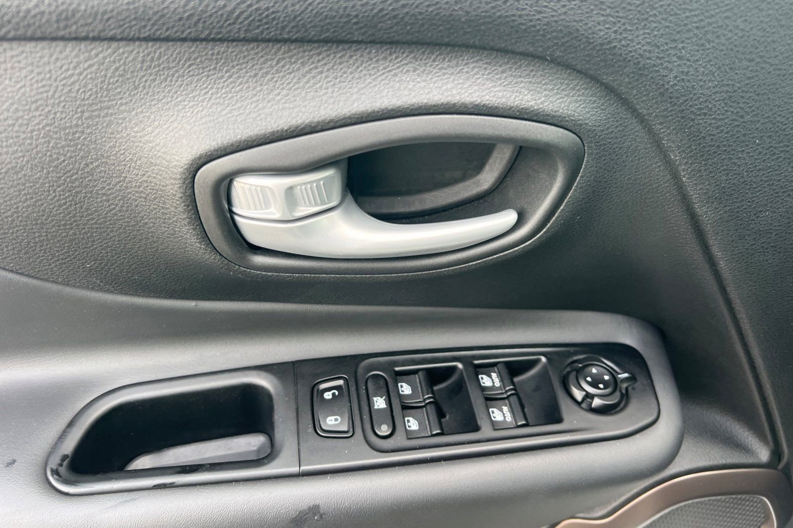 Used 2023 Jeep Renegade Latitude image 8