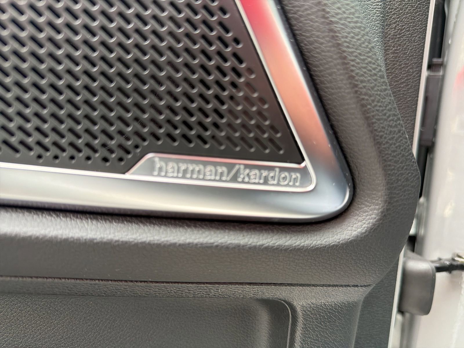 Used 2022 Kia Telluride SX w/ SX Prestige Package image 22