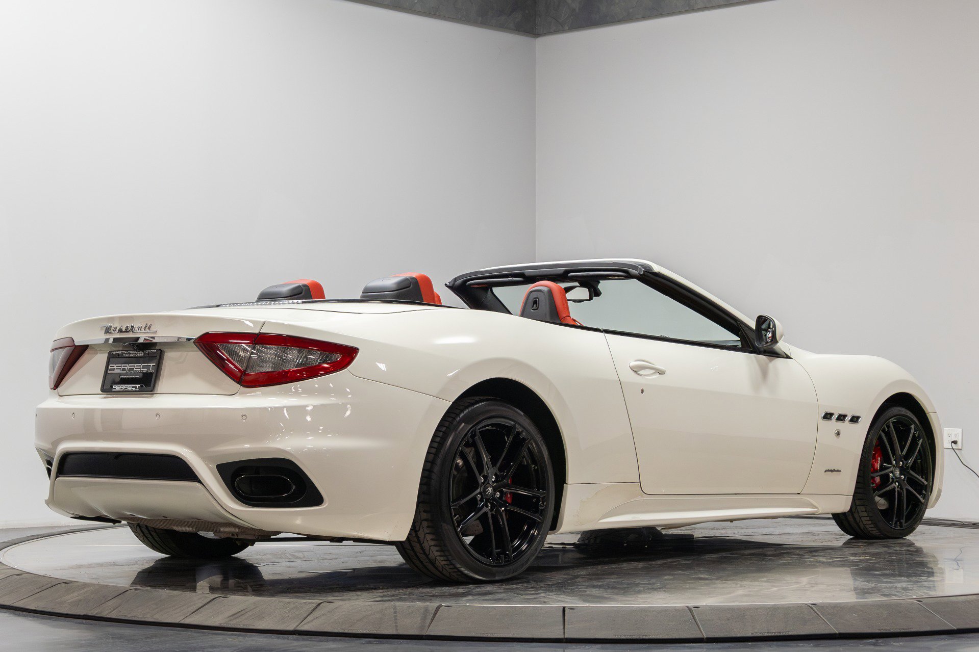 Used 2018 Maserati GranTurismo Sport image 11