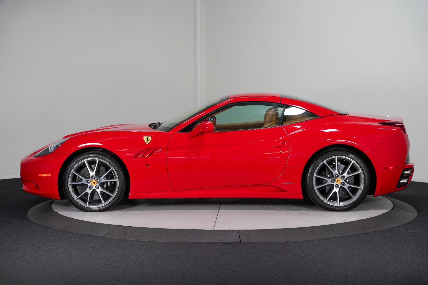 Used 2013 Ferrari California RWD image 6