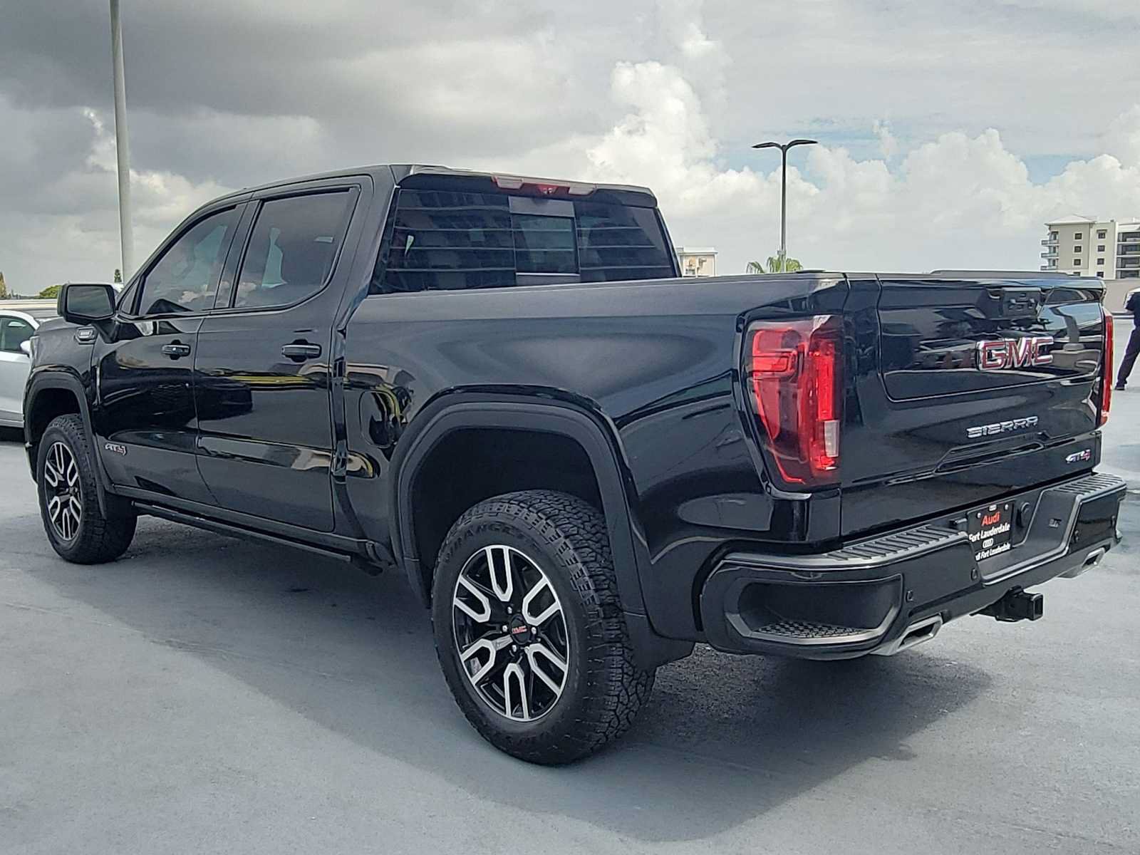 Used 2023 GMC Sierra 1500 AT4 w/ Technology Package AWD/4WD image 3