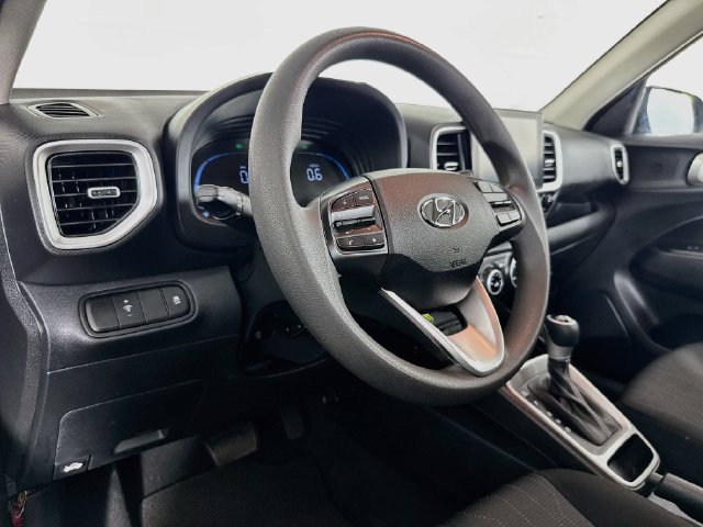 Used 2026 Hyundai Venue SE FWD image 19