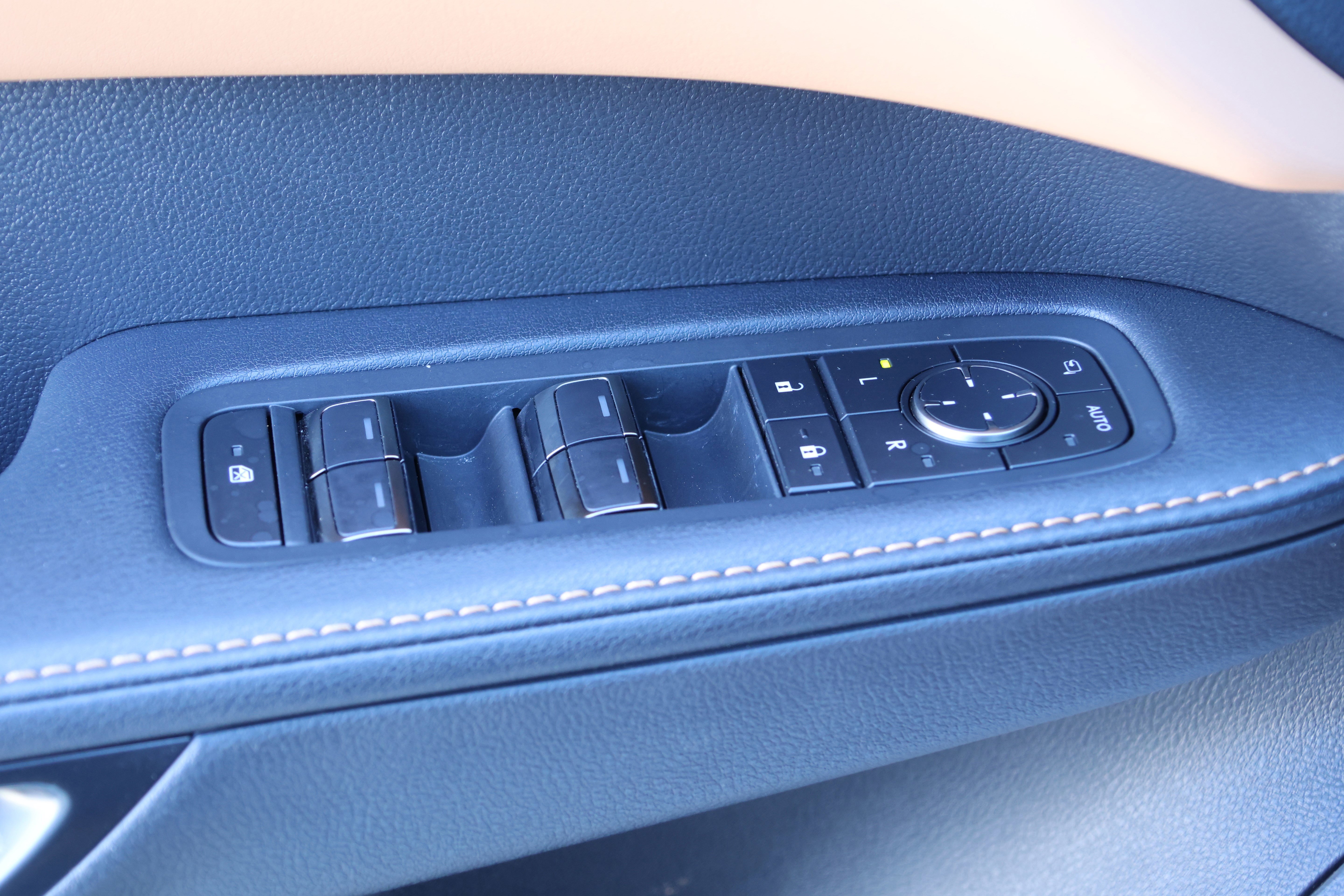 Used 2025 Lexus RX 350 Premium w/ Accessory Package (Z1) image 13