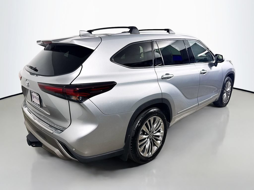 Certified 2025 Toyota Highlander Platinum AWD/4WD image 7