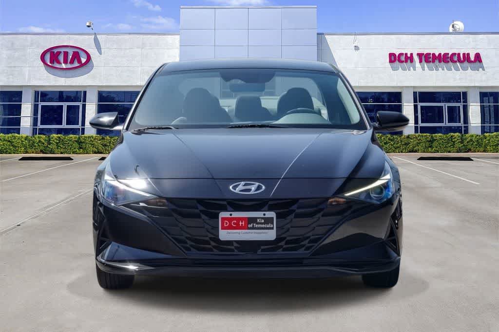 Used 2022 Hyundai Elantra SE w/ Cargo Package FWD image 2