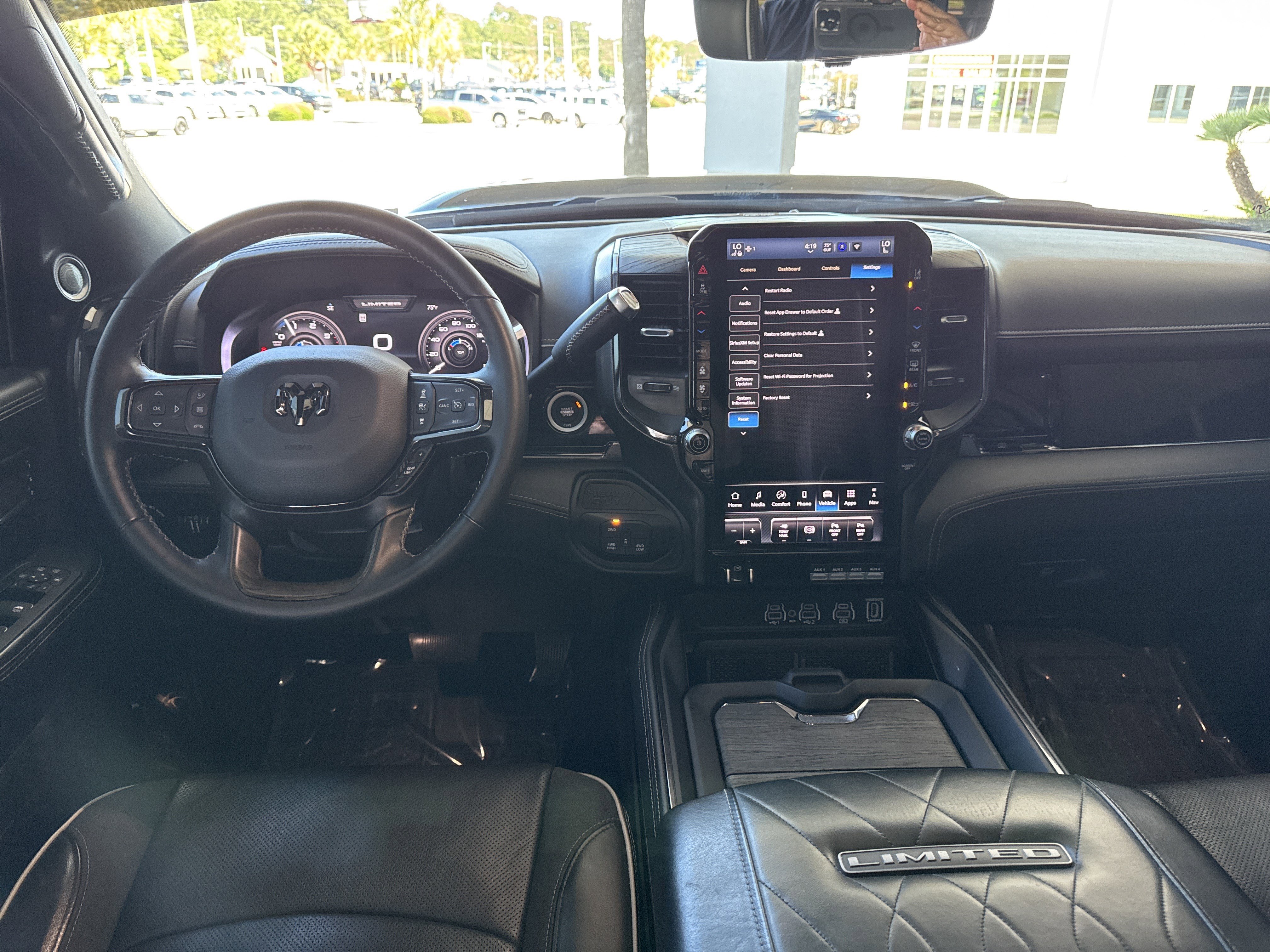 Used 2025 RAM 2500 Limited AWD/4WD image 30