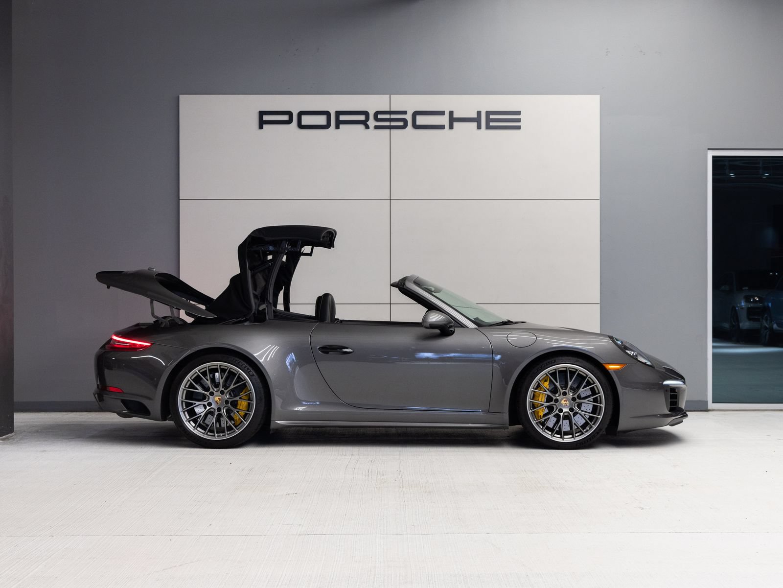 Certified 2018 Porsche 911 Carrera 4S AWD/4WD image 9