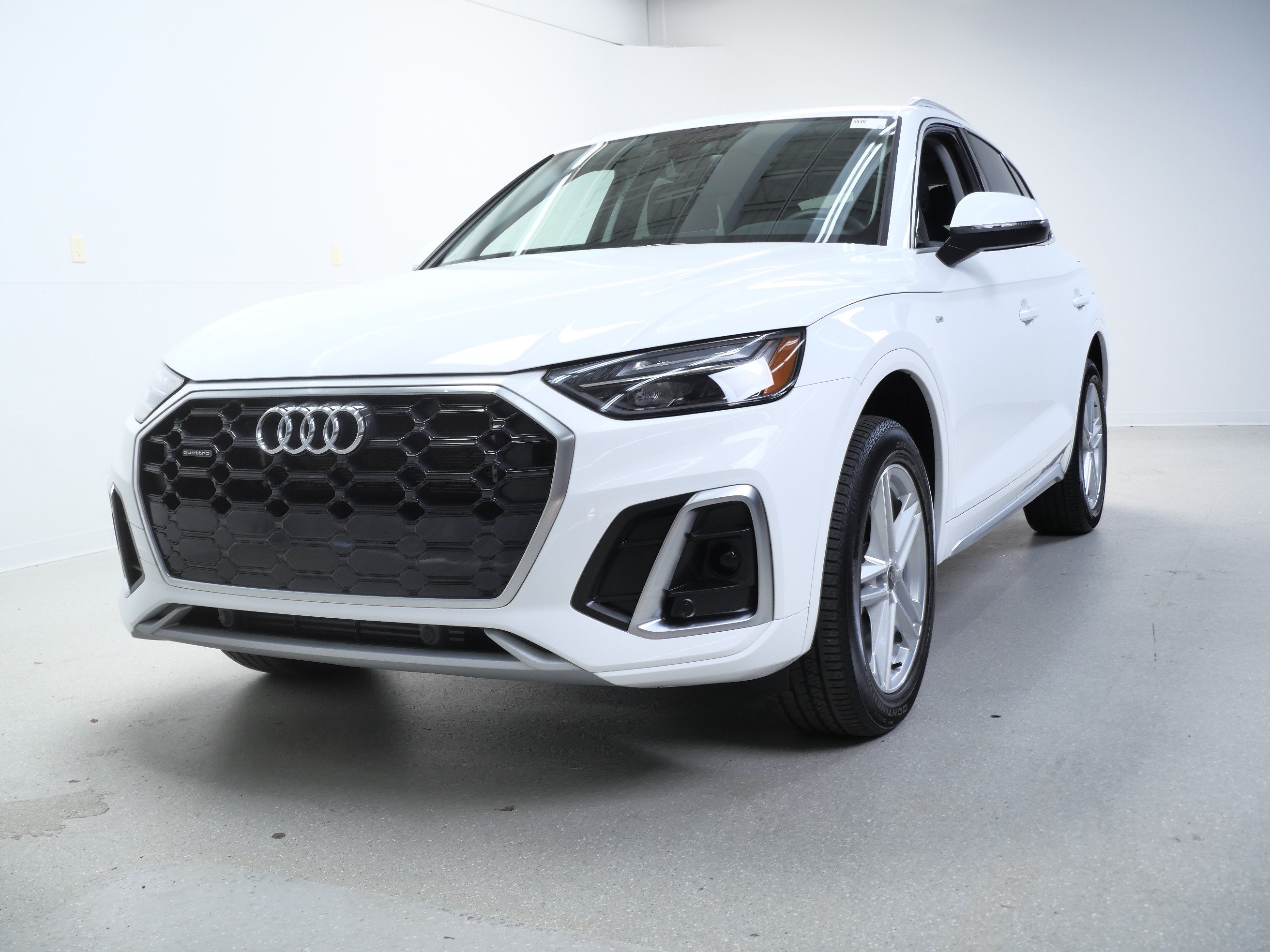 Used 2023 Audi Q5 e Premium w/ Convenience Package AWD/4WD image 12