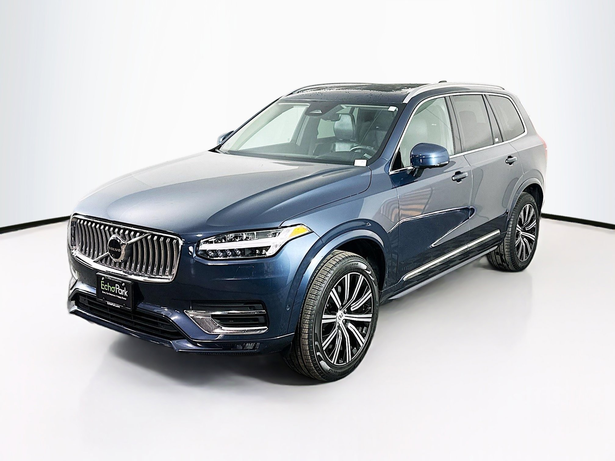 Used 2023 Volvo XC90 B6 Plus image 3