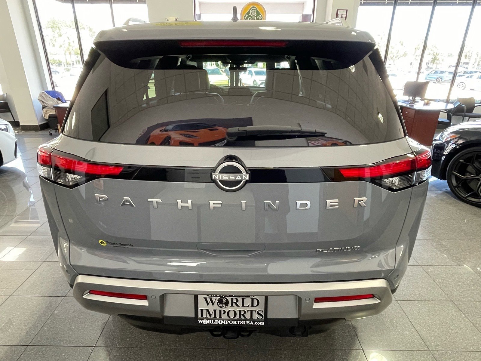 Used 2025 Nissan Pathfinder Platinum FWD image 4